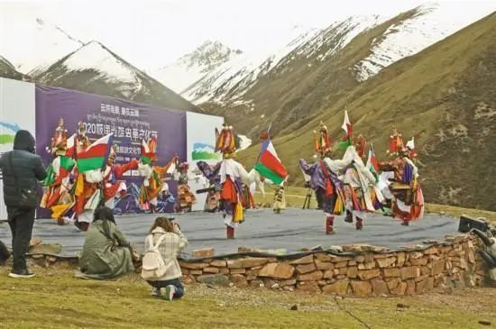 圖片關(guān)鍵詞 https://mmbiz.qpic.cn/mmbiz_jpg/OnRbAd1HL46UNKFibMcWGQpUNc4vQicRXnibicV6daz2KWkNDe5DwKCjCiblZrfD8WblB7evN2w5ddfJKRVWRmYkZCg/640?wx_fmt=jpeg